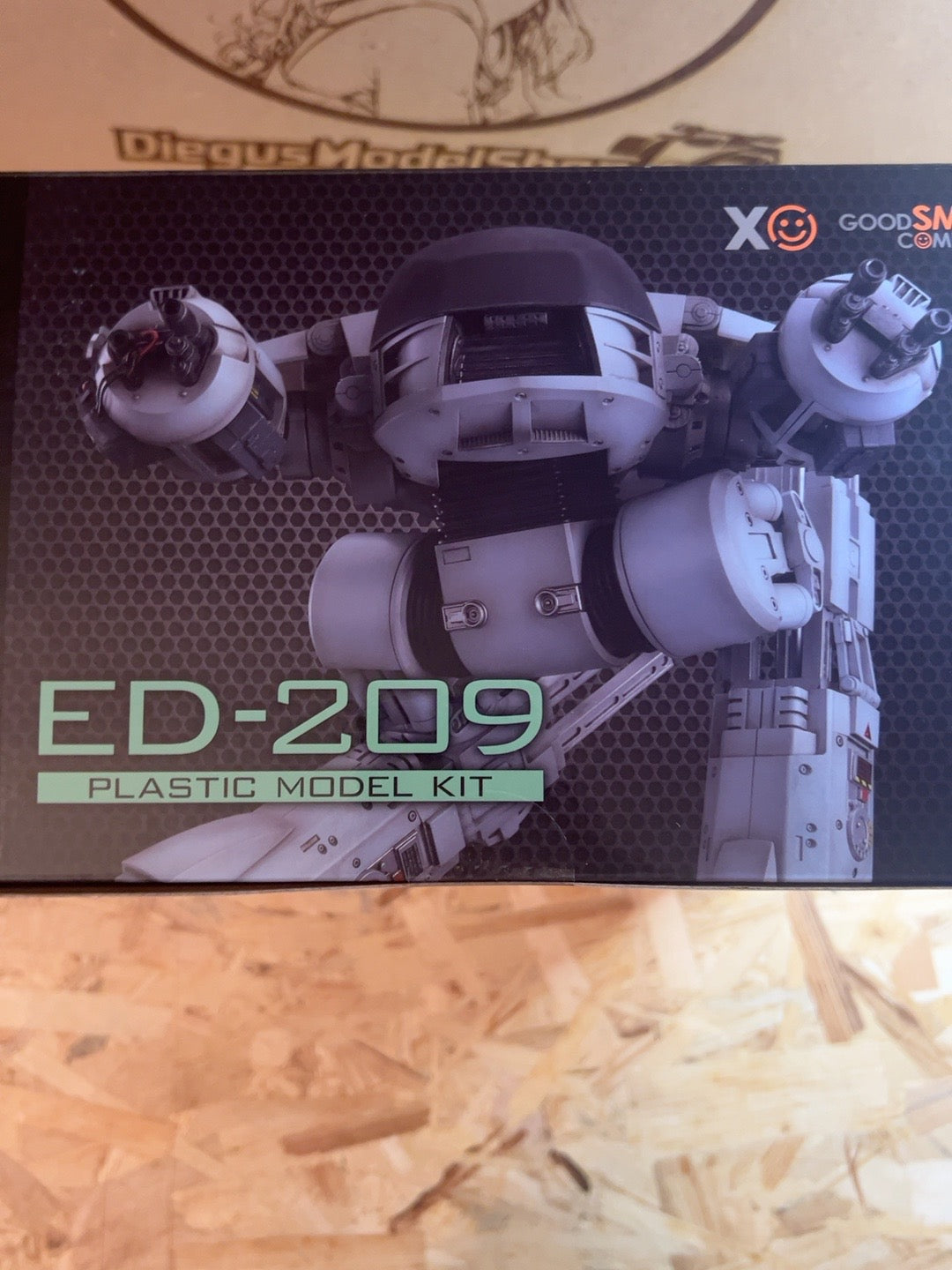 MODEROID RoboCop ED-209 scatola 4