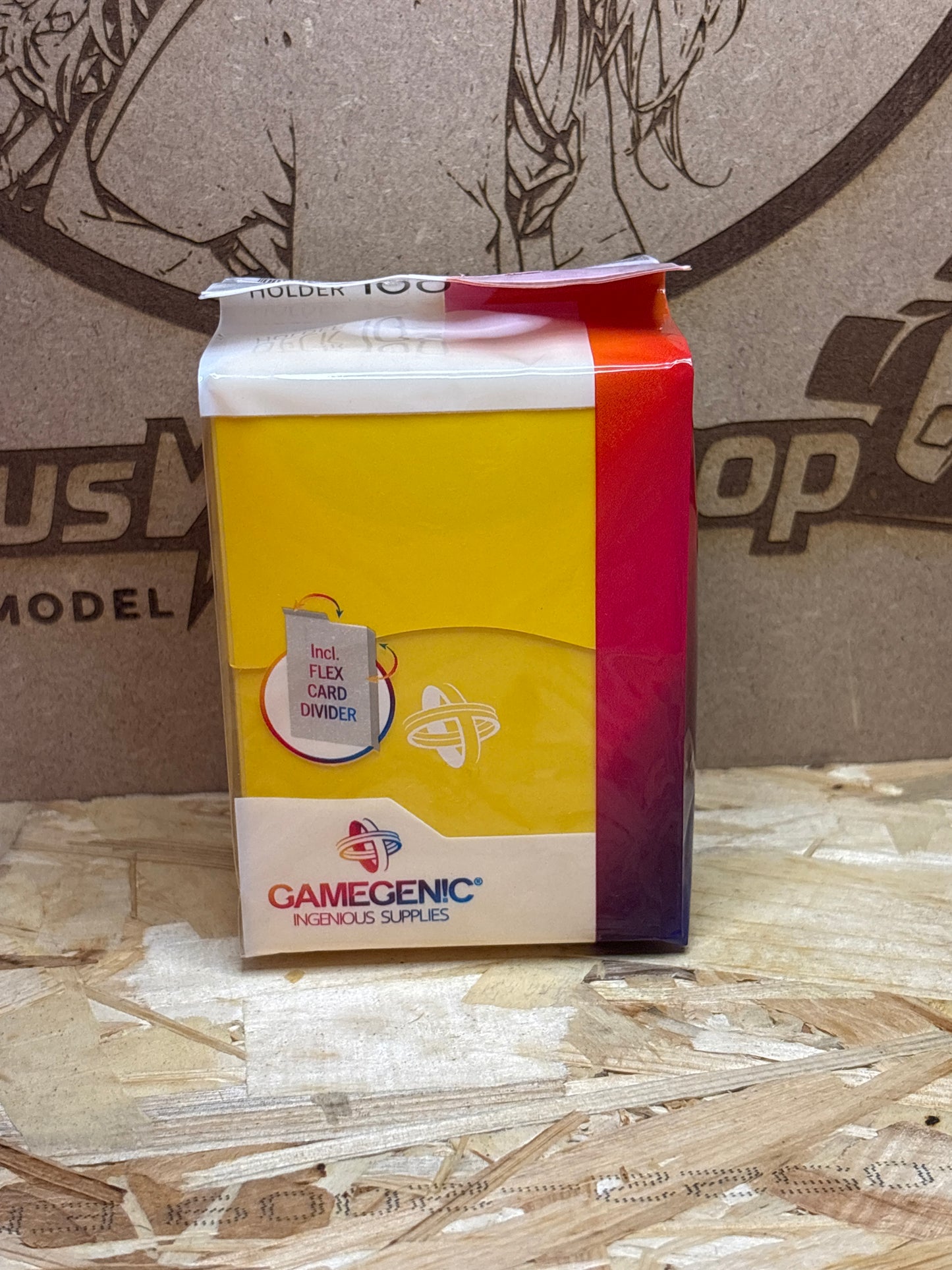 Gamegenic Deck Holder 100+ Yellow con Flex Card Divider – Cod. 1811