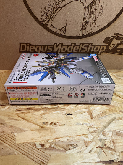 Bandai SD Gundam EX-Standard Strike Freedom Gundam ZGMF-X20A Model Kit