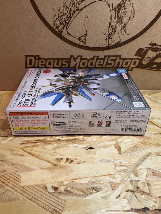 Bandai SD Gundam EX-Standard Strike Freedom Gundam ZGMF-X20A Model Kit