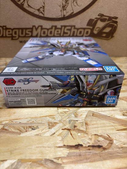 Bandai SD Gundam EX-Standard Strike Freedom Gundam ZGMF-X20A Model Kit