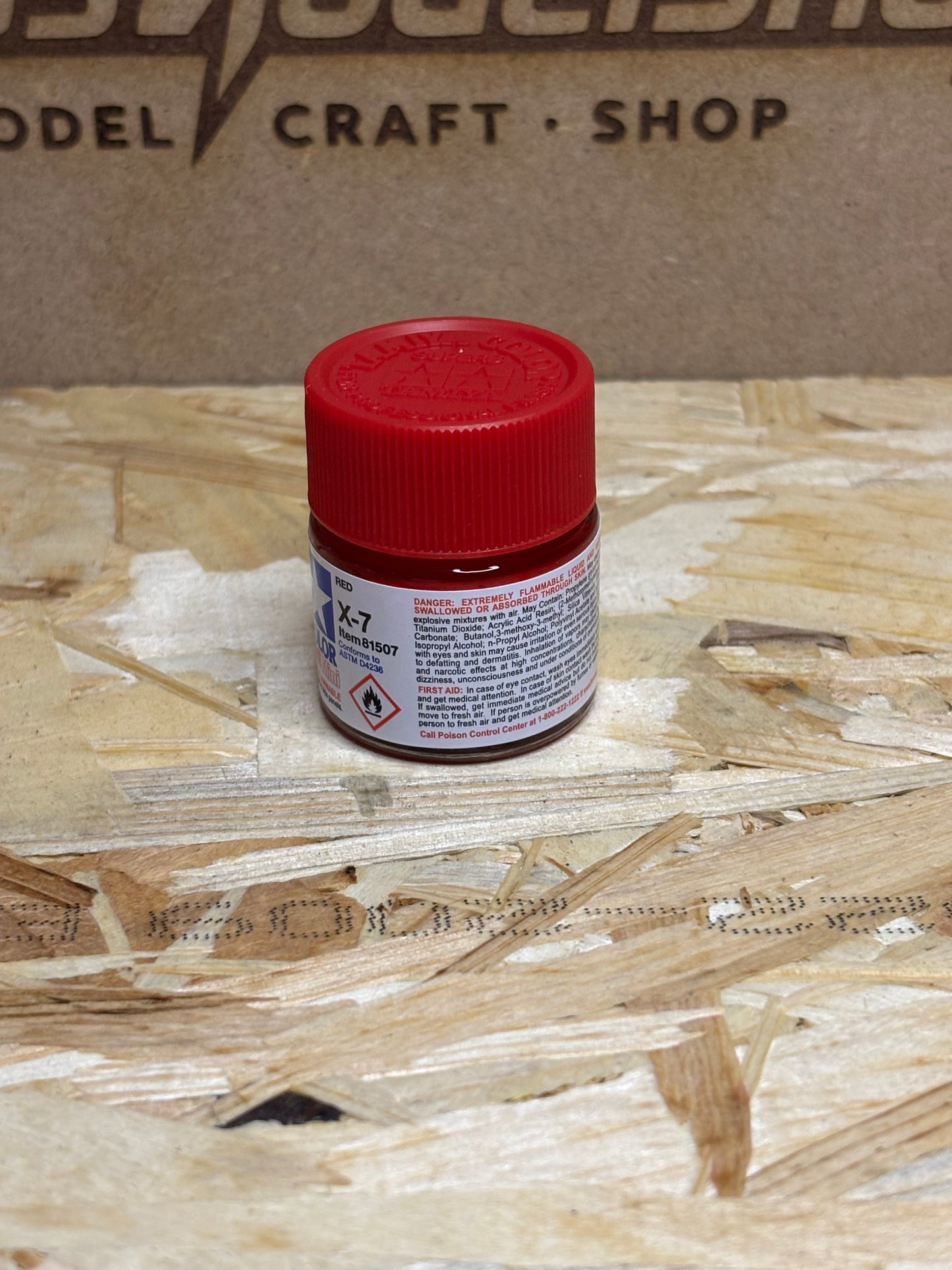 Vernice acrilica Tamiya X-7 Red (lucida) formato 10 ml. Ideale per modellismo statico, Gunpla, auto e Mini 4WD. X 7