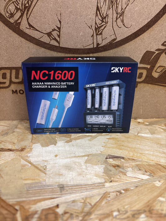 SkyRC NC1600 Caricabatterie Smart per Batterie AA/AAA NiMH NiCD