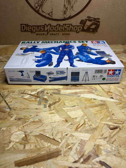 Tamiya TA24266 – Rally Mechanics Set – Figurini 1/24