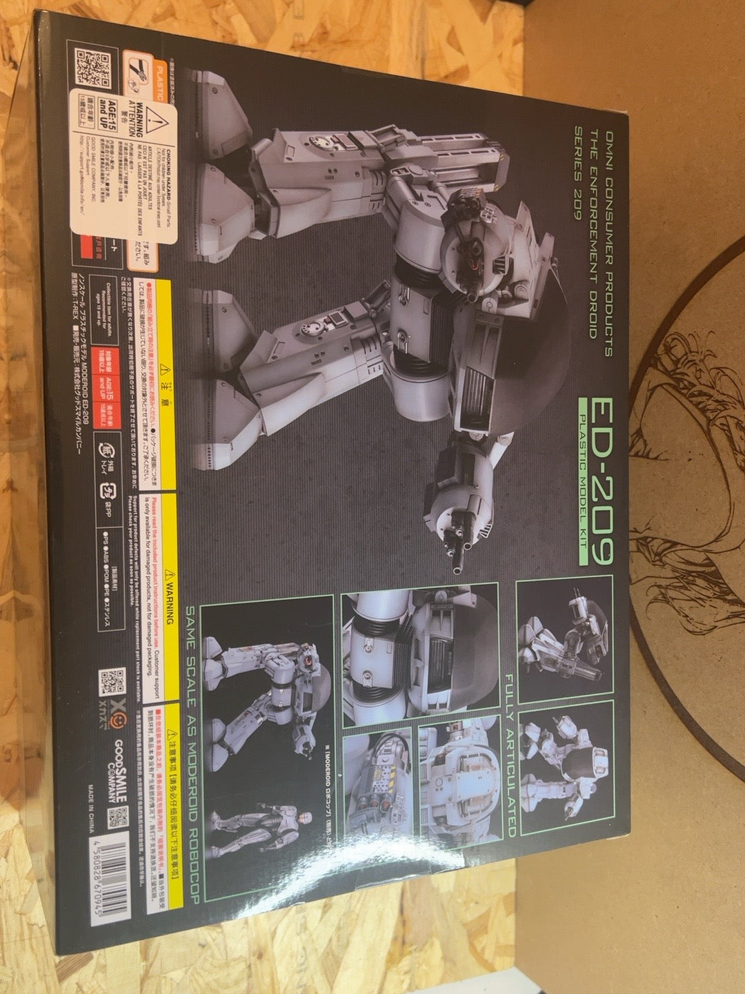 MODEROID RoboCop ED-209 scatola 3