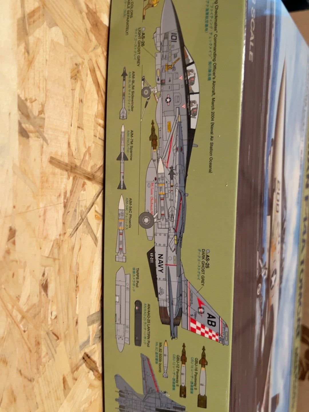 Tamiya 61122 F-14A Tomcat - dettagli laterali e armamento
